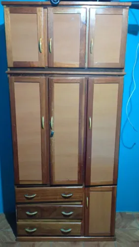 Vendo guarda roupa de 3 portas de cedro
