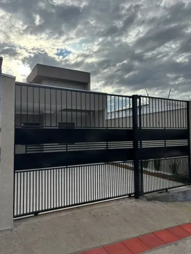 Casa à venda em Maringá com 3 quartos (1 suíte) - Jardim Paulista - Minha Casa Minha Vida