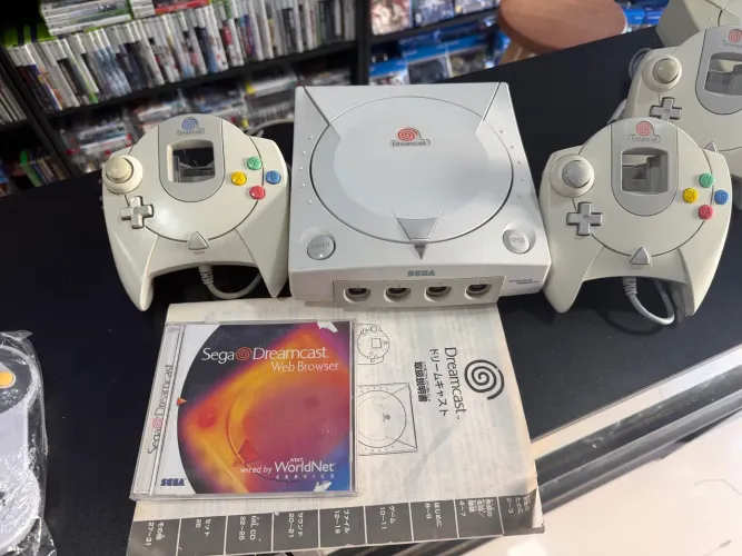 Dreamcast com dois controles
