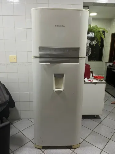 geladeira branca eletrolux