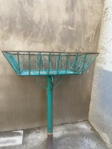 Lixeira de ferro grande
