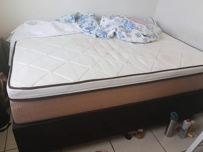 Camas, ventilador,geladeira , fogão 