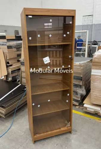 Estante Prateleira com Porta de Vidro Basculante com Chave - MDF Amadeirado