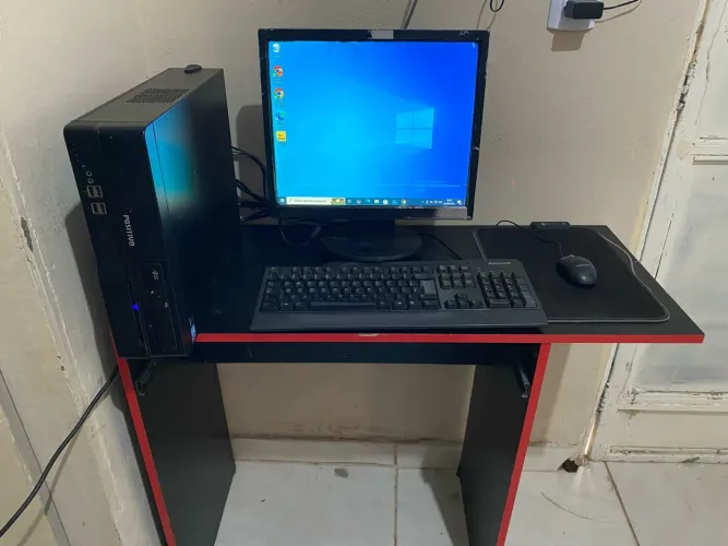 PC COMPLETO COM TECLADO E MOUSE + MESINHA DE ESCRITÓRIO - R$ 450