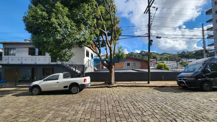 Casa mista em ótimo terreno bairro São José