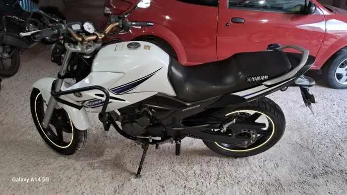 Yamaha FZ25 250 Fazer Flex 2014