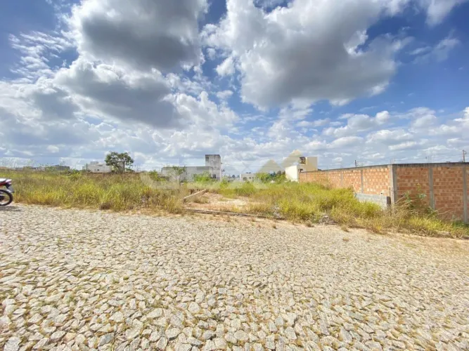 Terreno à Venda com 263,64 m² no Bairro Fabio Notine em Divinópolis MG.