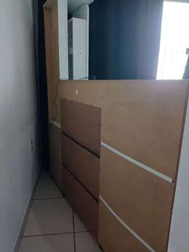 Cômoda com espelho em excelente estado