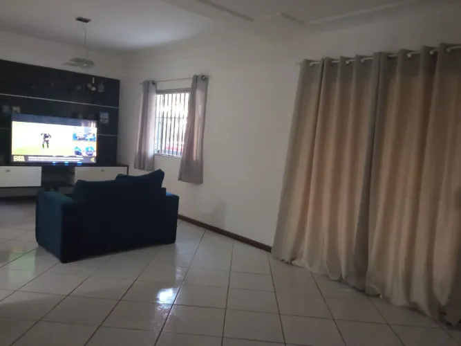 Casa linda com piscina e churrasqueira