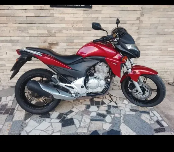 Moto seminova em perfeito estado