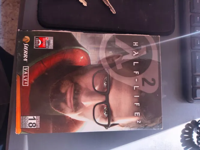 HALF-LIFE 2 