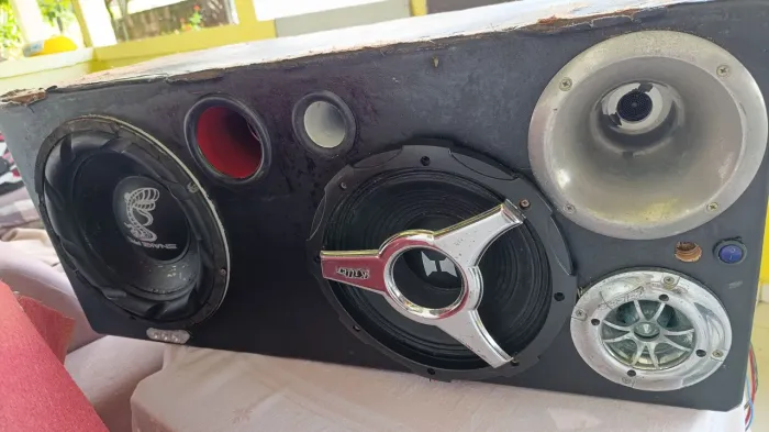 VENDO CAIXA DE SOM AUTOMOTIVO