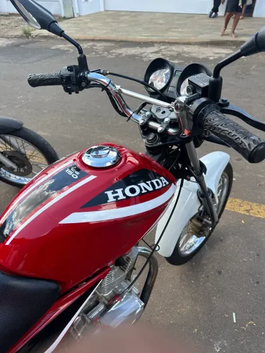 Titan 150 es