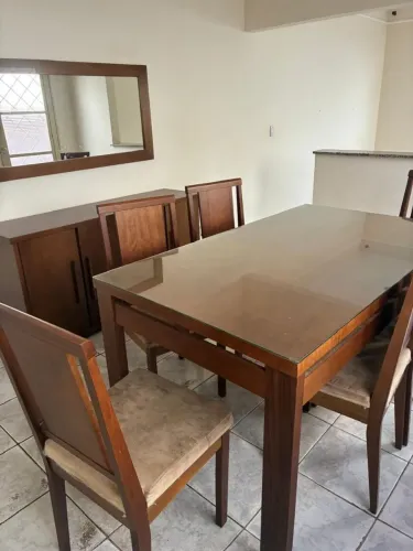 Conjunto de jantar mesa 1.50m, espelho, aparador tudo