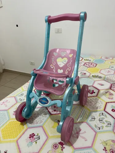 Carrinho de boneca das princesas semi novo