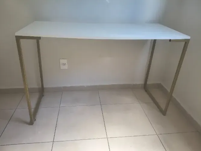 Mesa de escritório MDF com dourado 120cm
