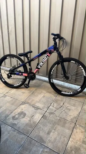 Bicicleta Preta e Rosa - Aro 25