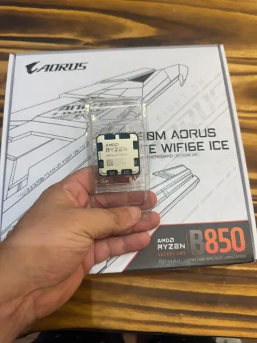 B850 aorus Ice + Ryzen 7 7800x3d novos