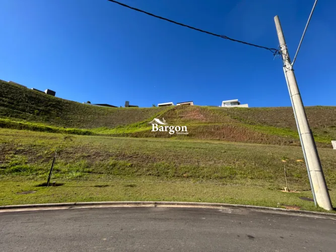 Terreno com 651 m² a venda no Condomínio Alphaville Juiz de Fora