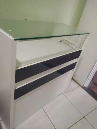 Balcão pra recepção em perfeito estado de uso