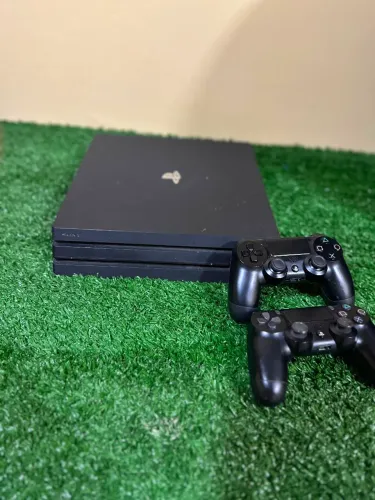 Ps4 Pro - 1TB com 2 controles