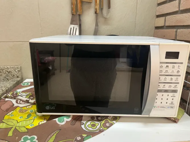 Micro-ondas LG 30 Litros clean Edu