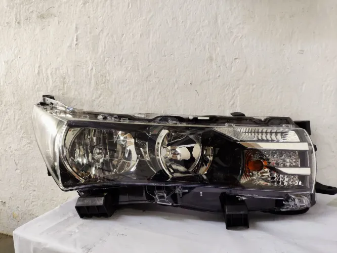 Farol Toyota Corolla 2015/2017, lado direito, Original <br>Com detalhe minimo de recuperação