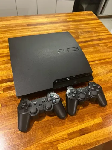 Playstation 3 Slim Desbloqueadi + 2 Controles