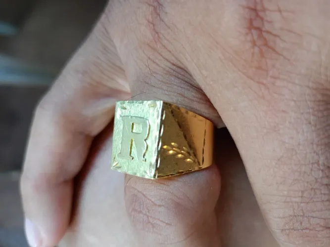 Anel de ouro 18 k. 9.4 g