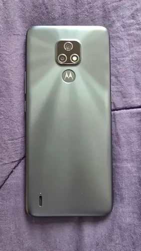 Celular Moto E7
