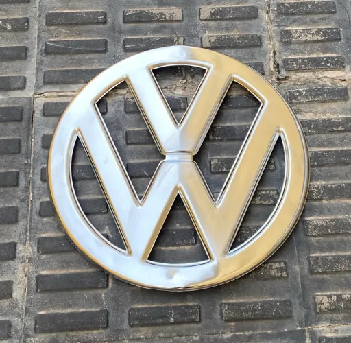 Emblema Logo Cromado Aço VW Kombi Pick Up Corujinha