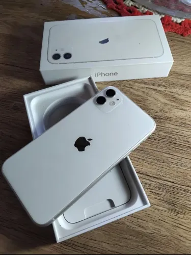 Vendo iPhone 11 64gb ( aceito ofertas )