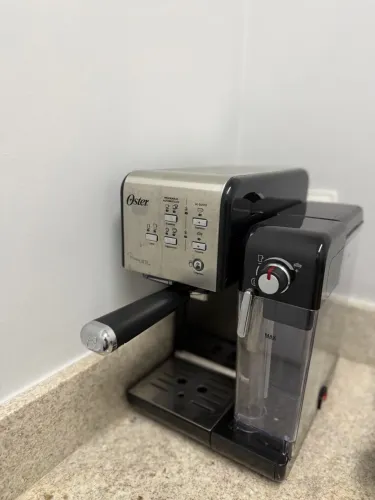 Cafeteira Expresso Oster Primalatte Cápsula/Pó/Sachê Prata Bvstem6701b