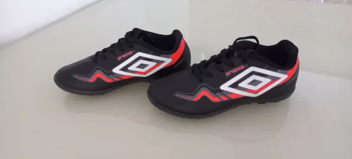 Chuteira de campo society Umbro