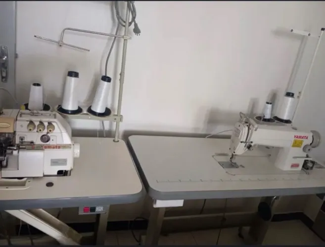 Vendo máquina reta e overloque industrial 1.950 cada