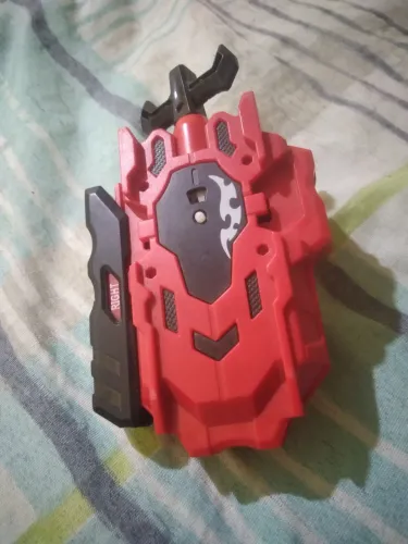 Lançador Beyblade L R vermelho