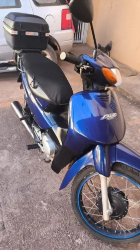 Vendo Honda Biz 2005 - motinha esta inteira.