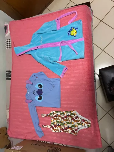 Kit de banho - Roupão, Maiô e blusa UV