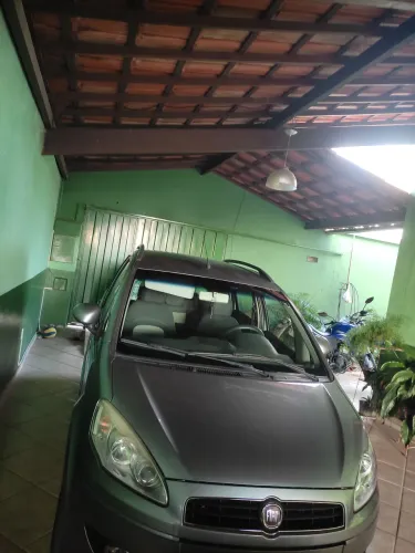 Fiat Idea Attractive 1.4 Fire Flex 8V 5P 2011