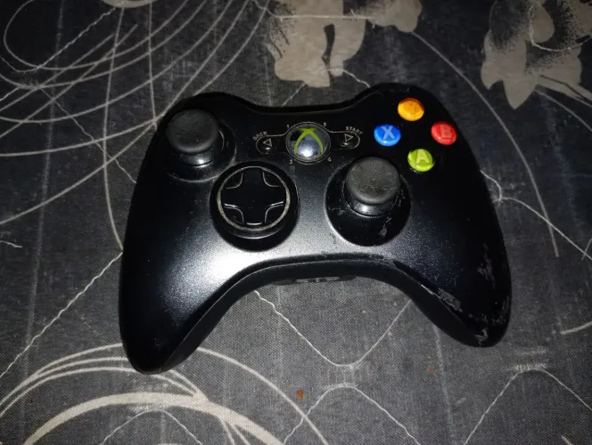 Controle Xbox 360 original sem fio.