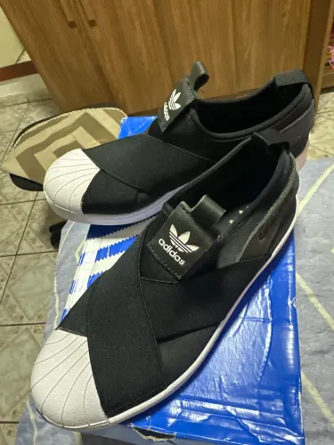 SUPER STAR SLIP ON