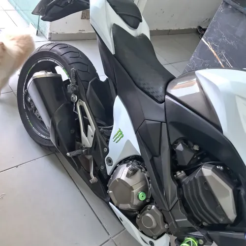 KAWASAKI Z800 - SÉRIE  ESPECIAL