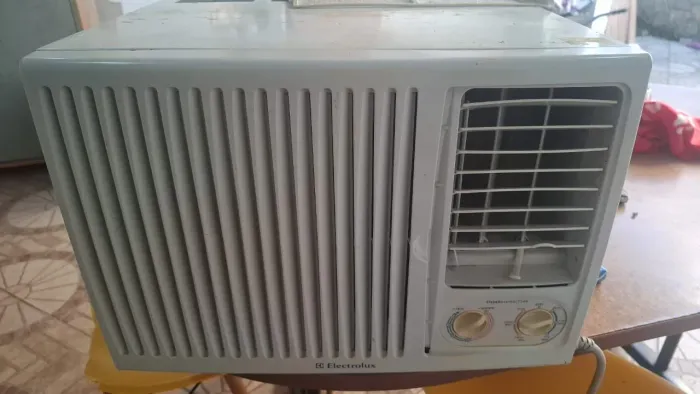 AR CONDICIONADO DE JANELA 7.500 BTUS Q/F