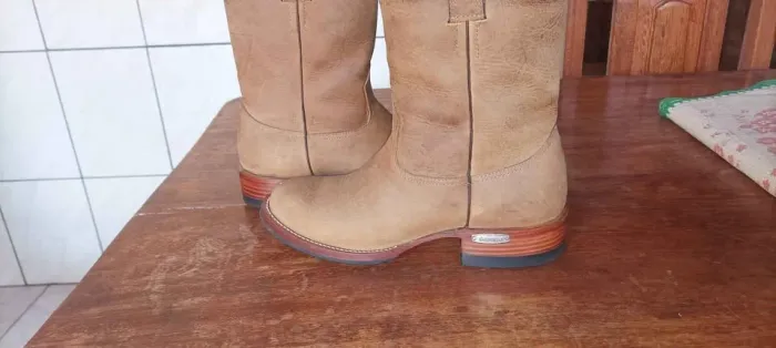 Bota nova solado amadeirado