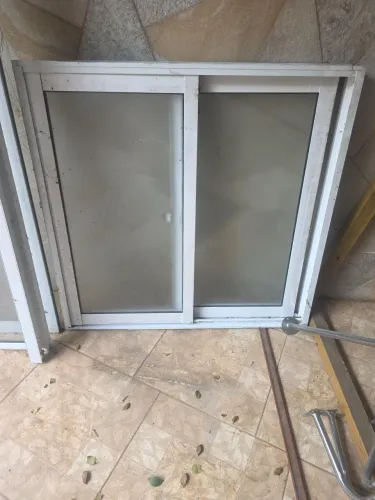 Janela de Alumínio Branco com Vidro - 2 Folhas - 1,00 × 0,97 m