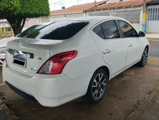 Nissan Versa SL 1.6 16V Flexstart 4P Aut. 2017