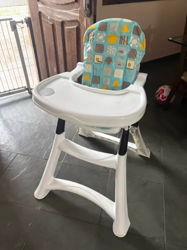 Cadeirinha de alimentação 