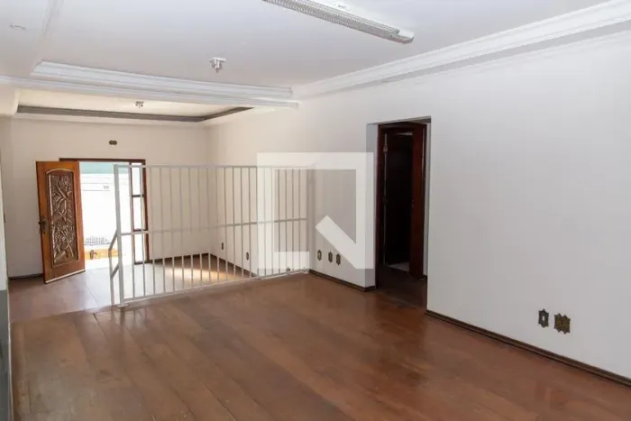 Casa à Venda - Centro, 6 Quartos, 510 m2
