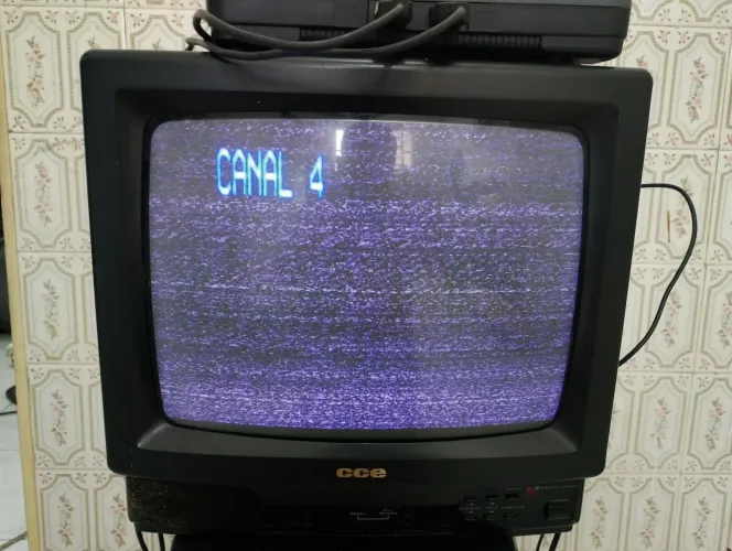 Tv antiga CCE 14 polegadas funcionando perfeitamente