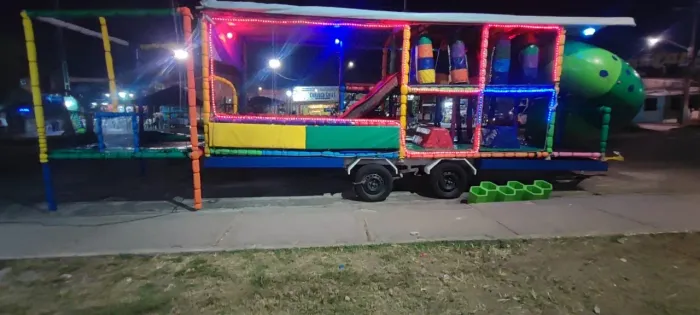 Brinquedão infantil móvel completo a venda?